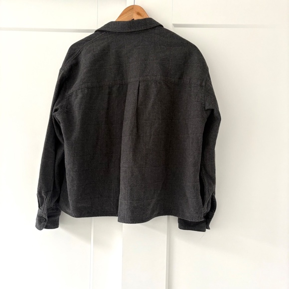 Uniqlo cropped grey cotton shirt - Picture 2 of 5